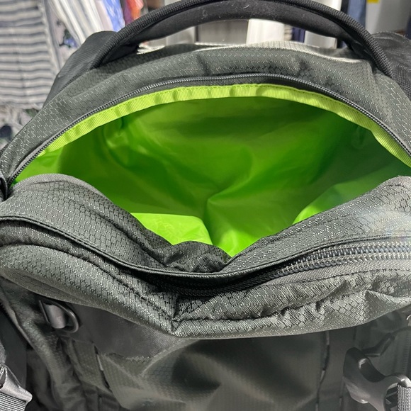 OSPREY SOJOURN 45 WHEELED TRAVEL PACK - Picture 8 of 15